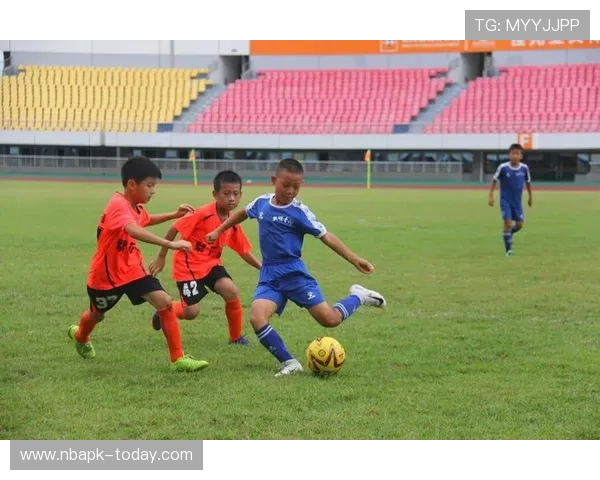 新足球引领青少年运动热潮推动全民健身新趋势